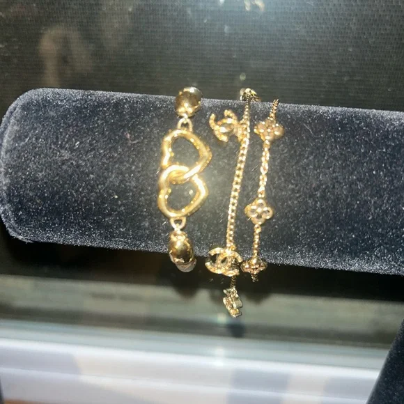 /traded/Chanel Matelasse CC Charm Bracelet in Gold Tone - Picture 4 of 16